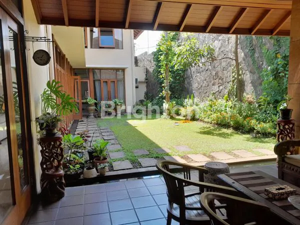 image *REPOSISI HARGA* RUMAH MEWAH 2 LANTAI DESAIN MODERN TROPIS, TERAWAT BAIK DI JALAN RAYA IR. H. JUANDA ( DAGO ATAS) BANDUNG (7)