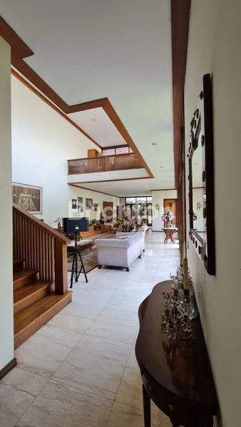 image *REPOSISI HARGA* RUMAH MEWAH 2 LANTAI DESAIN MODERN TROPIS, TERAWAT BAIK DI JALAN RAYA IR. H. JUANDA ( DAGO ATAS) BANDUNG (8)