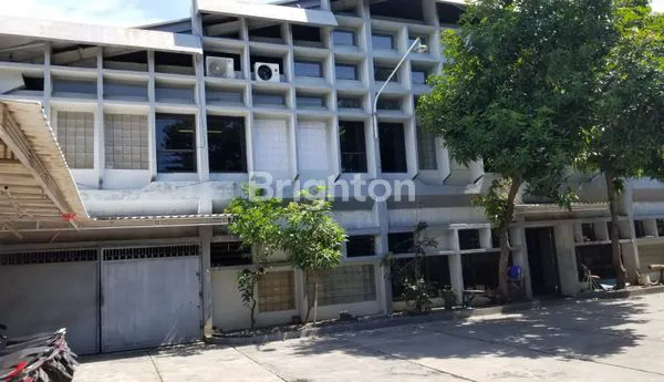 image HIGH SPECS GUDANG SIAP HUNI NOL JALAN RAYA, STRATEGIS DEKAT SURAMADU KAPASAN PASAR ATOM PELABUHAN TANJUNG PERAK MERR. COCOK UNTUK SHOWROOM/DEALER MOBIL, SUPERMARKET, PERCETAKAN, GUDANG (1)