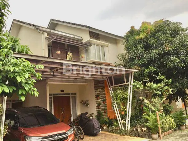 image RUMAH CANTIK STRATEGIS DI PINGGIR JALAN RAYA (1)