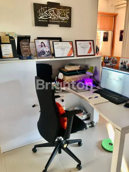 image RUMAH CANTIK STRATEGIS DI PINGGIR JALAN RAYA (7)