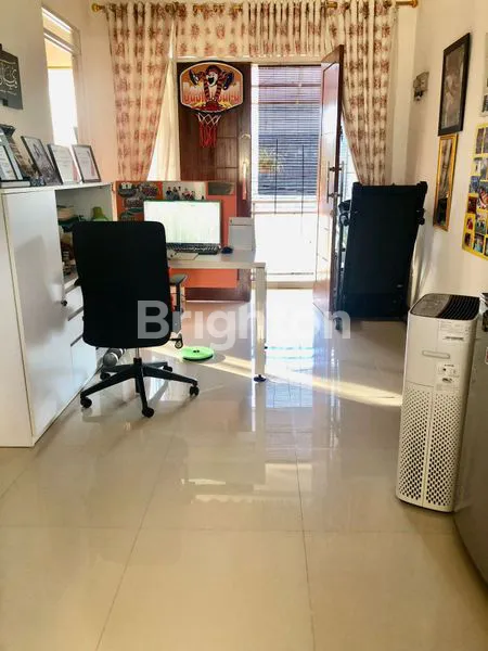 image RUMAH CANTIK STRATEGIS DI PINGGIR JALAN RAYA (6)