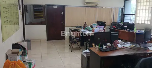image HIGH SPECS GUDANG SIAP HUNI NOL JALAN RAYA, STRATEGIS DEKAT SURAMADU KAPASAN PASAR ATOM PELABUHAN TANJUNG PERAK MERR. COCOK UNTUK SHOWROOM/DEALER MOBIL, SUPERMARKET, PERCETAKAN, GUDANG (6)