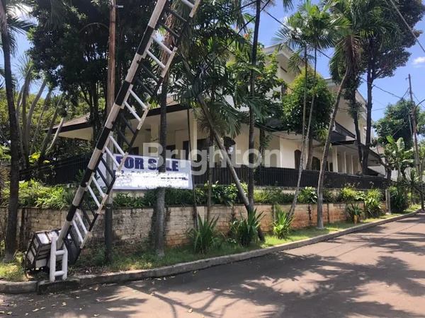 image 72. DIJUAL RUMAH MEWAH DI LINGKUNGAN EKSEKUTIF PATRA KUNINGAN JAKARTA SELATAN (1)