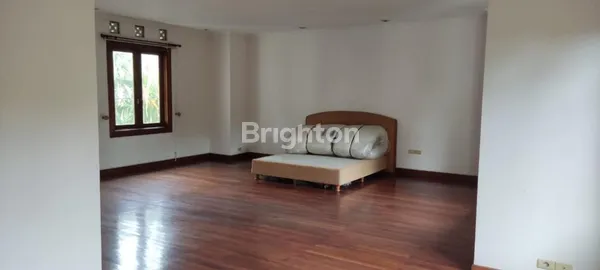 image 72. DIJUAL RUMAH MEWAH DI LINGKUNGAN EKSEKUTIF PATRA KUNINGAN JAKARTA SELATAN (6)