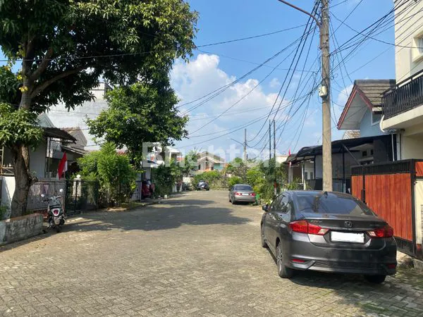 image RUMAH 2 LANTAI DI GRAHA RAYA BINTARO TANGERANG SELATAN (4)