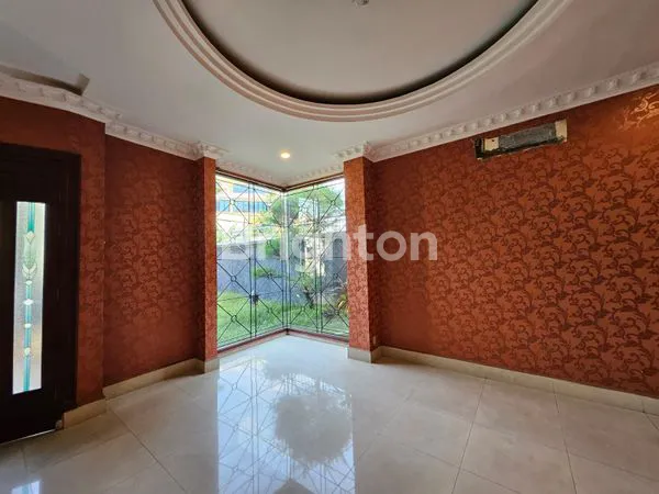 image RUMAH VILLA  (1)