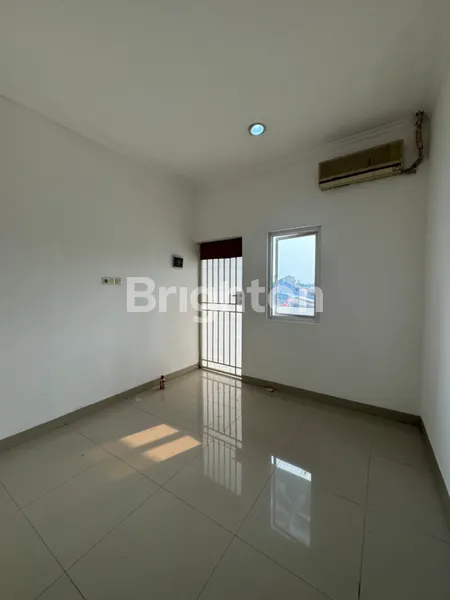 image RUMAH 3 LANTAI ROW 2 MOBIL ADA KAMAR DI LANTAI 1 SEMI FURNISHED TANJUNG DUREN (7)
