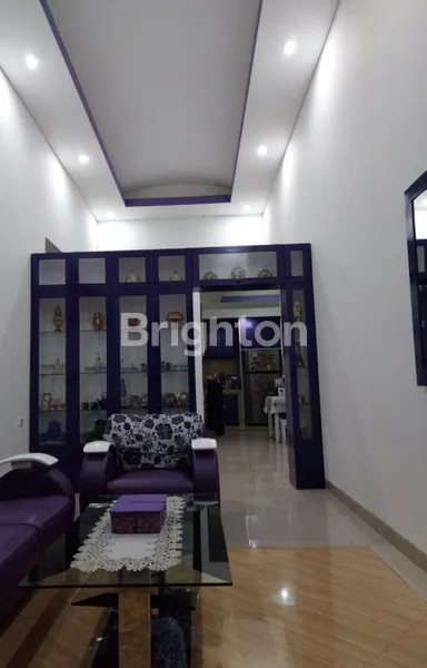 image RUMAH SIAP HUNI 2 LANTAI DI LOKASI STRATEGIS (5)