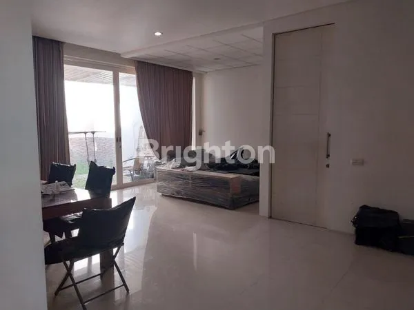 image RUMAH 2 LANTAI FURNISH MODEL MINIMALIS CITRALAND SIAP HUNI (5)