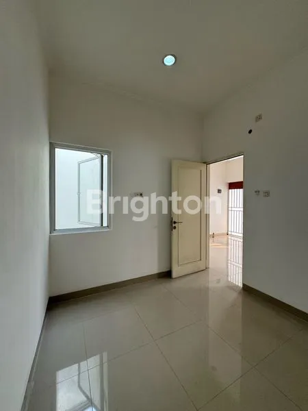 image RUMAH 3 LANTAI ROW 2 MOBIL ADA KAMAR DI LANTAI 1 SEMI FURNISHED TANJUNG DUREN (8)