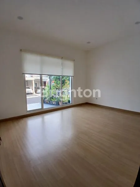 image RUMAH  3 LANTAI MEGAH MEWAH & LUAS DI LOKASI ELIT ALAM SUTERA (7)