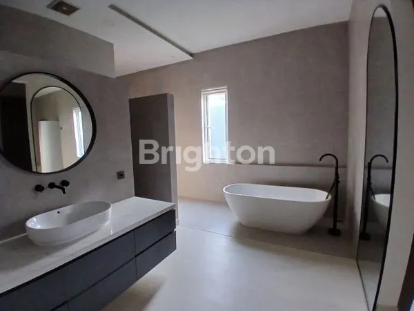 image RUMAH  3 LANTAI MEGAH MEWAH & LUAS DI LOKASI ELIT ALAM SUTERA (8)