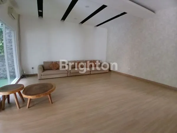 image RUMAH  3 LANTAI MEGAH MEWAH & LUAS DI LOKASI ELIT ALAM SUTERA (3)