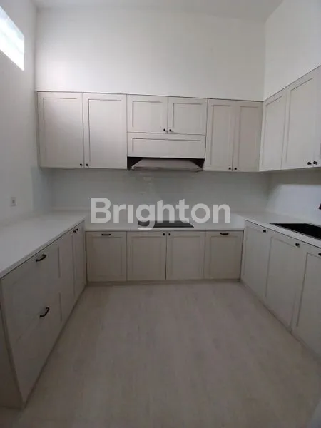 image RUMAH  3 LANTAI MEGAH MEWAH & LUAS DI LOKASI ELIT ALAM SUTERA (4)