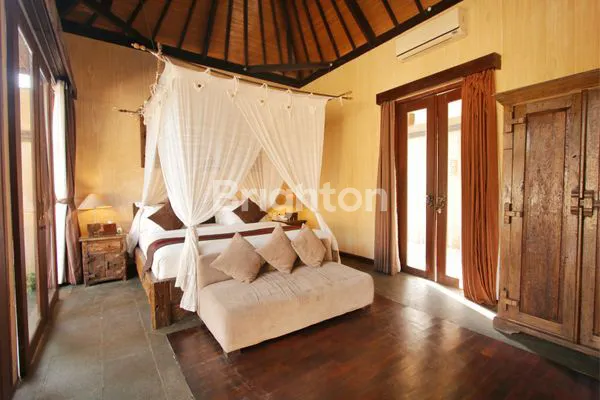 image KOMPLEK VILLA EKSKLUSIF DI UBUD DENGAN NUANSA ALAM DAN SUNGAI ALAMI (1)