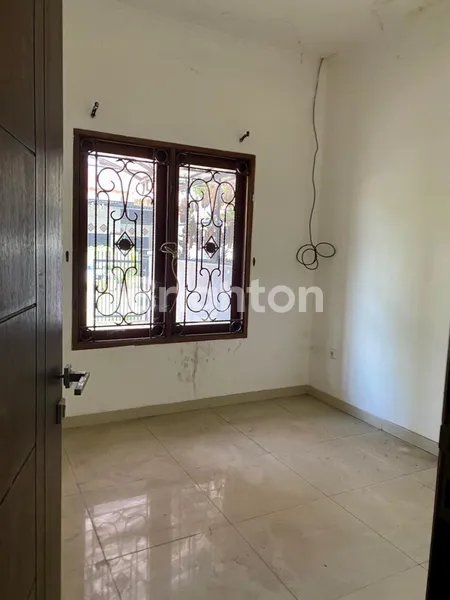 image RUMAH SIAP HUNI DI PURIMAS BANGUNAN 1,5 LANTAI DAN LEBAR (4)