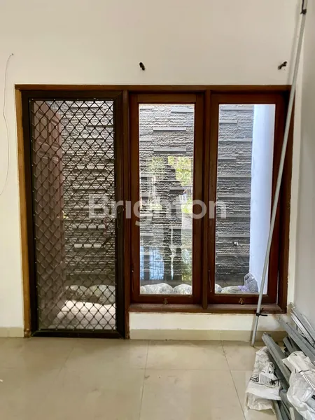 image RUMAH SIAP HUNI DI PURIMAS BANGUNAN 1,5 LANTAI DAN LEBAR (6)