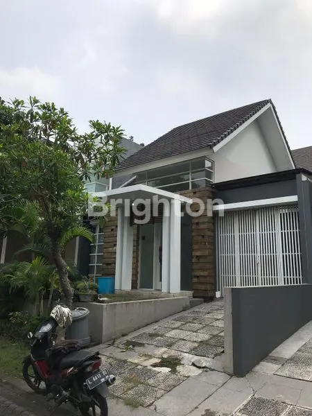 image RUMAH BAGUUS SIAP HUNI CITRALAND GOLF AVENUE SURABAYA (1)