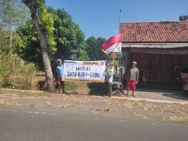 STRATEGIS PINGGIR JALAN DAENDLES