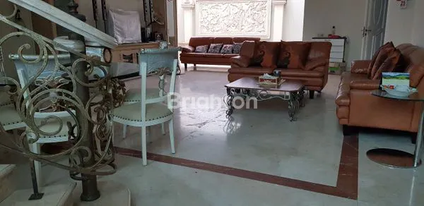 image RUMAH MEWAH CLASSIC DEKAT HR MUHAMMAD (3)