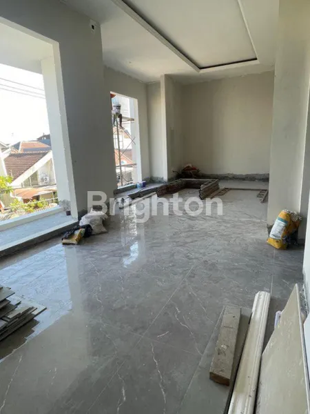 image RUMAH MANYAR KERTOADI KERTAJAYA INDAH MANYAR KARTIKA SURABAYA NEW GRESS (4)