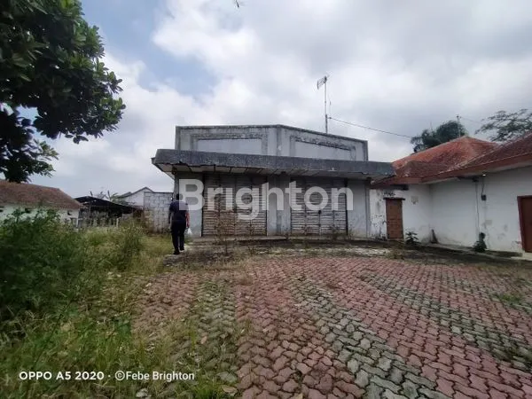 image RUMAH DAN  GUDANGNYA  DI AMONG TANI  DEPAN BALAI KOTA BATU (11)