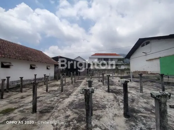 image RUMAH DAN  GUDANGNYA  DI AMONG TANI  DEPAN BALAI KOTA BATU (10)