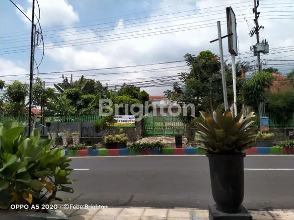 image RUMAH DAN  GUDANGNYA  DI AMONG TANI  DEPAN BALAI KOTA BATU (12)