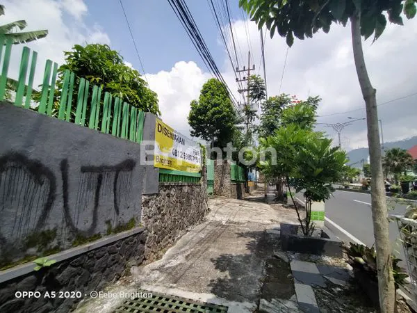 image RUMAH DAN  GUDANGNYA  DI AMONG TANI  DEPAN BALAI KOTA BATU (18)