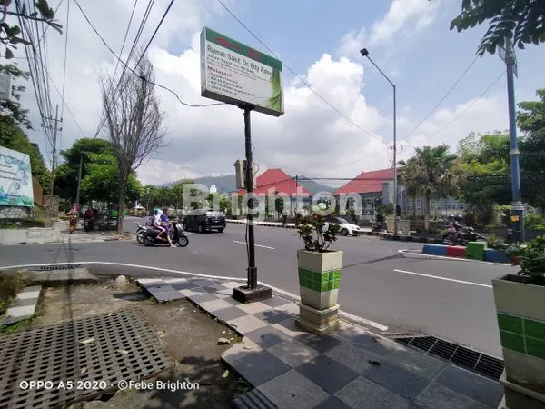 image RUMAH DAN  GUDANGNYA  DI AMONG TANI  DEPAN BALAI KOTA BATU (19)