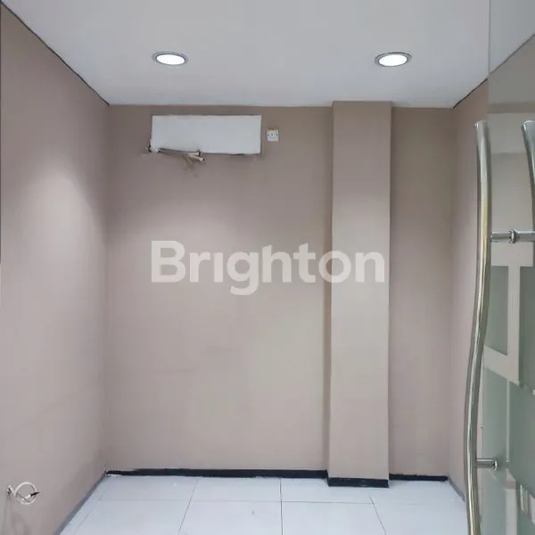 image RUKO 3 LANTAI SIAP PAKAI DI GAJAH MADA. COCOK UNTUK KANTOR ATAU USAHA APAPUN (4)