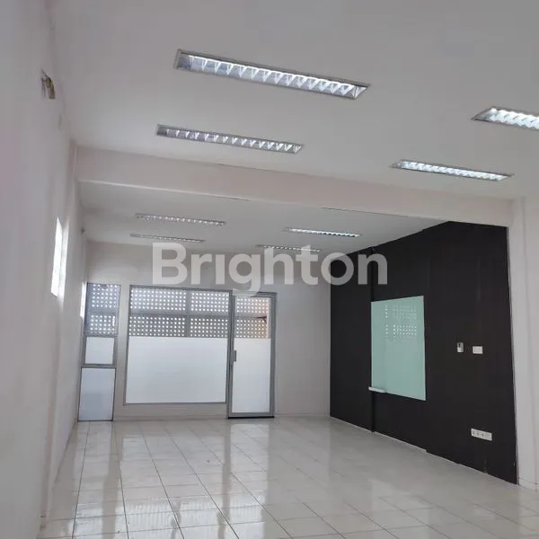 image RUKO 3 LANTAI SIAP PAKAI DI GAJAH MADA. COCOK UNTUK KANTOR ATAU USAHA APAPUN (6)