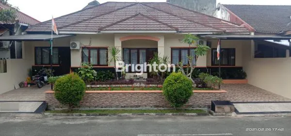 image DIJUAL RUMAH ASRI DENGAN LUAS TANAH BESAR LOKASI TENGAH KOTA DALAM PERUMAHAN WIKA AMAN NYAMAN HARGA NEGO (1)