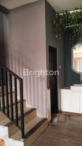 image RUKO 3 LANTAI STRATEGIS DI JALAN MAJAPAHIT. DEKAT EXIT TOL GAYAMSARI (6)