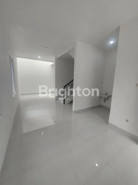 image RUMAH BARU HOEK MERUYA DEKAT PURI INDAH JAKBAR (2)