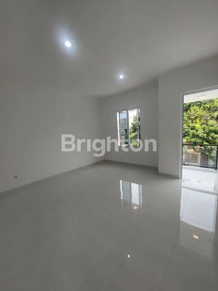 image RUMAH BARU HOEK MERUYA DEKAT PURI INDAH JAKBAR (7)
