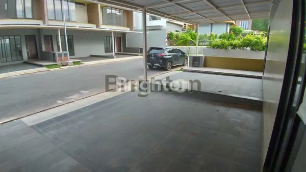 image RUMAH TIGA TINGKAT DENGAN ROW JALAN LUAS DAN TERTATA RAPI (1)