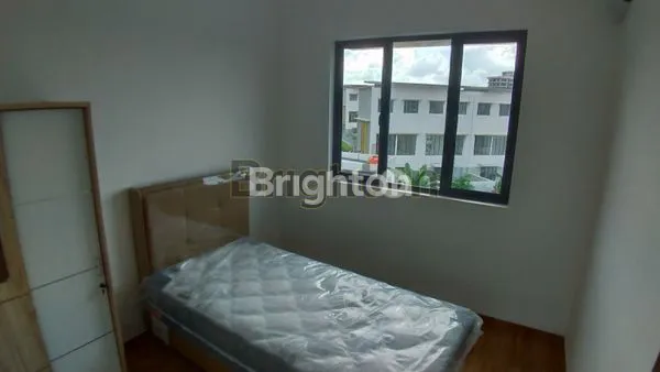 image RUMAH TIGA LANTAI DI BATAM CENTRE ROW JALAN LUAS DAN NYAMAN (4)