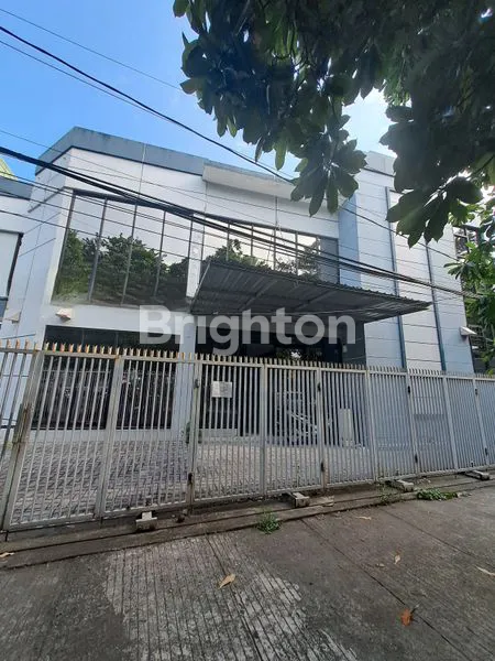 GEDUNG 3 LANTAI NOL JALAN RAYA COCOK UNTUK BERBAGAI USAHA, KANTOR BANK RESTO DAN USAHA² LAINNYA