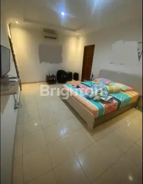 RUMAH 2 LANTAI BARU RENOVASI, STRATEGIS DI MATRAMAN UTAN KAYU, JAKARTA TIMUR