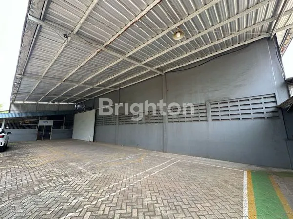 image PERGUDANGAN SELANGKAH KE PINTU TOL (4)