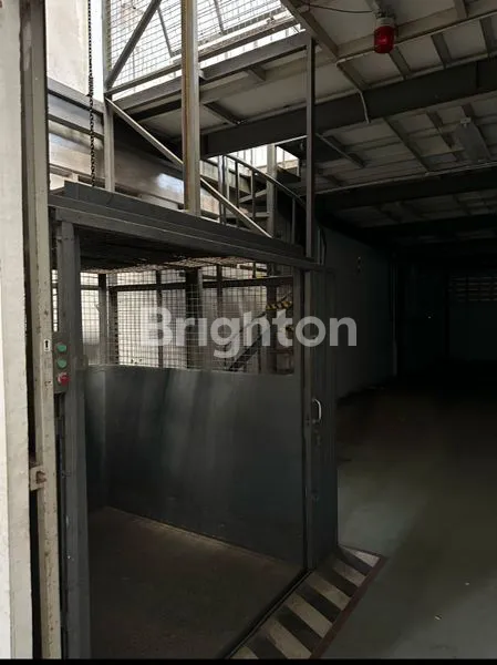 image PERGUDANGAN SELANGKAH KE PINTU TOL (6)