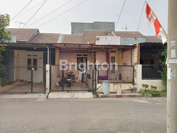 image RUMAH DALAM CLUSTER STRATEGIS DEKAT DENGAN STASIUN (1)