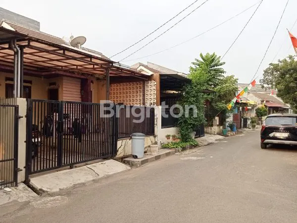 image RUMAH DALAM CLUSTER STRATEGIS DEKAT DENGAN STASIUN (2)