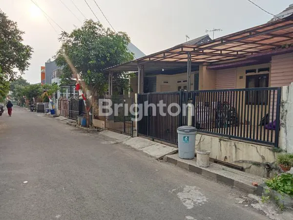 image RUMAH DALAM CLUSTER STRATEGIS DEKAT DENGAN STASIUN (3)