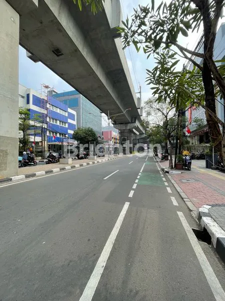 image RUKO STRATEGIS BANGUNAN BARU MODERN PANGLIMA POLIM JAKARTA SELATAN (8)