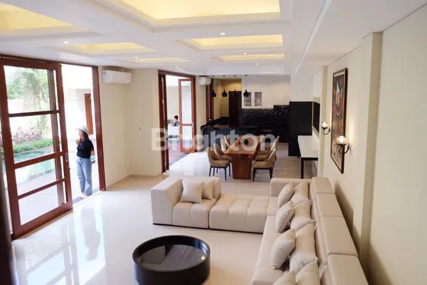 image NEW BUILDING LUXURY VILLA 4 BEDROOMS FULLY FURNISH UMALAS BUMBAK BADUNG (1)