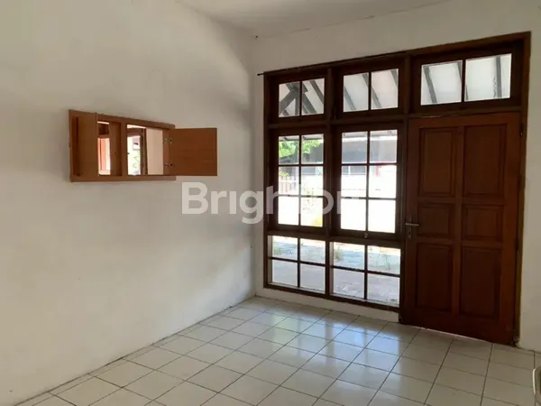 image RUMAH COCOK UNTUK USAHA ATAU KANTOR, ROW JALAN LEBAR DEKAT A. YANI (8)