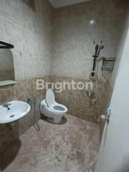 image RUMAH TOMANG JALAN BESAR, SANGAT STRATEGIS, JAKARTA BARAT (6)